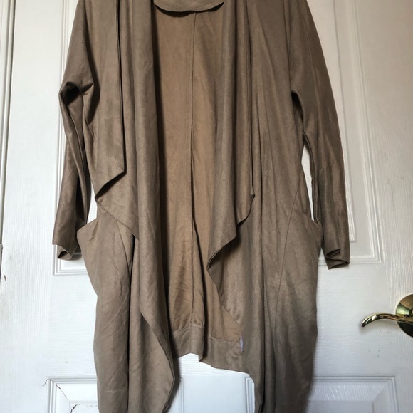 Lulu’s - Picture 4 of 7